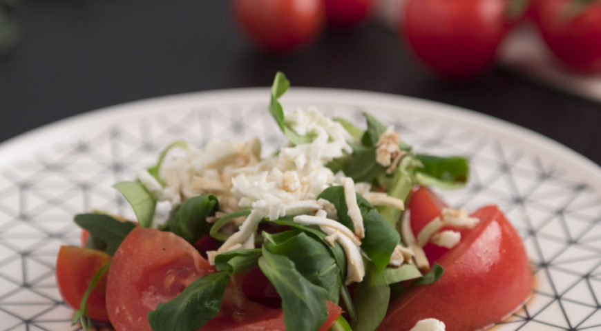 Tomatoes Salad with fresh caciotta cheese