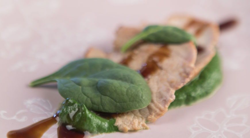 Veal with fresh spinach and Original Glaze